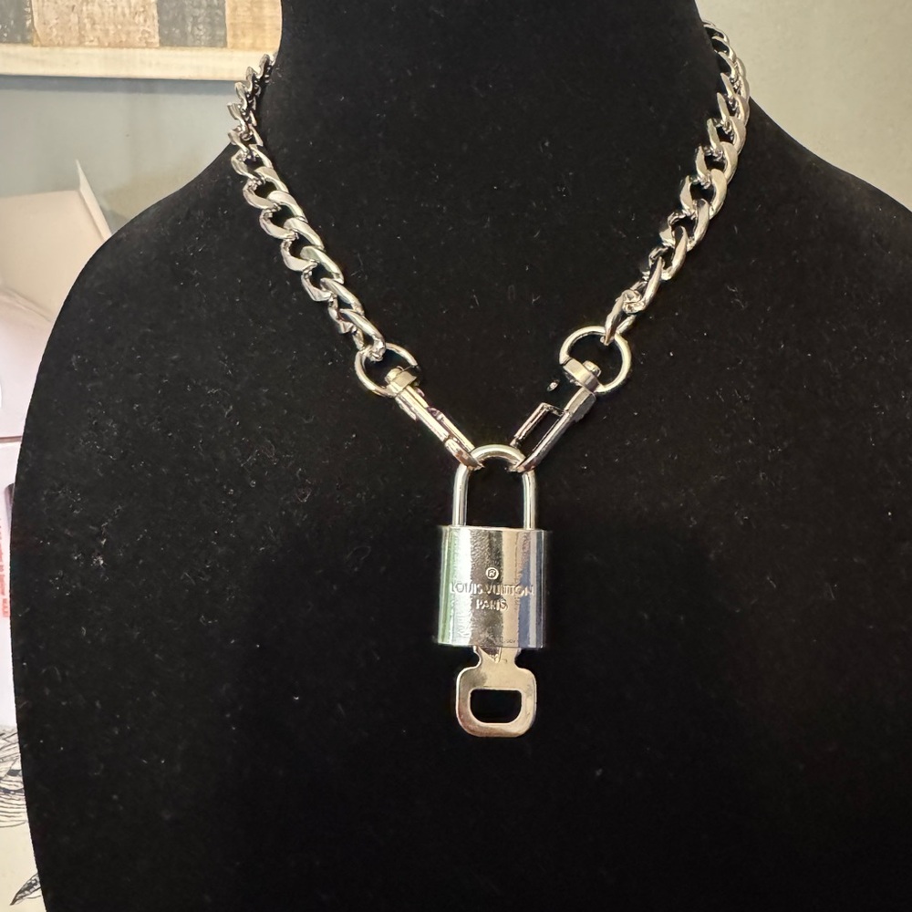Lv lock and key